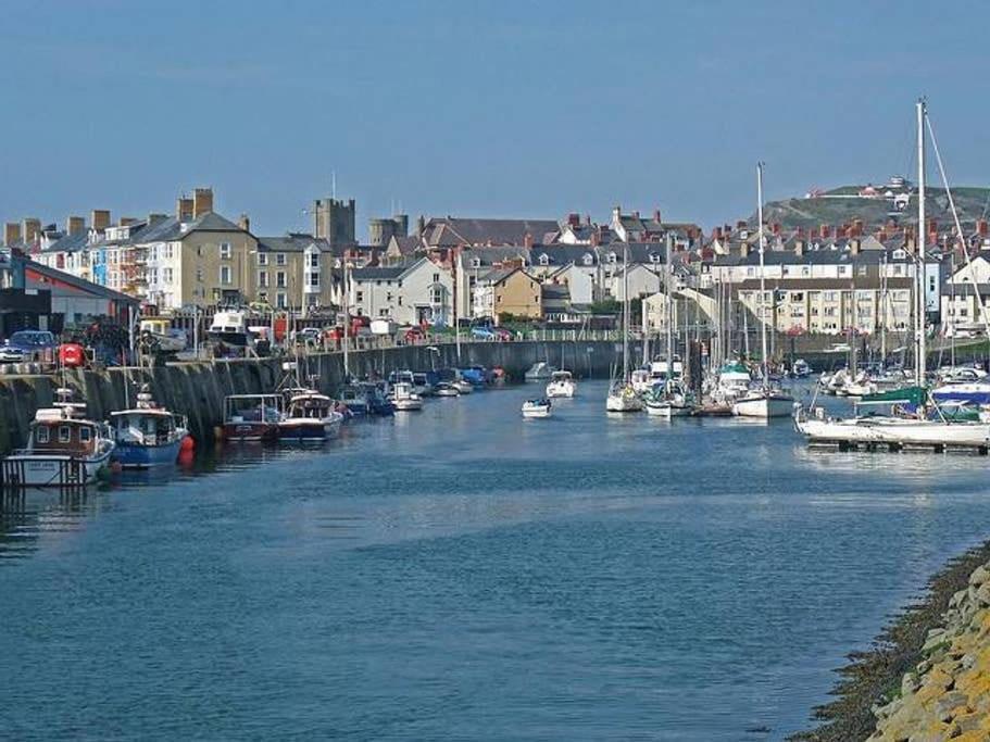 Bridge View Victorian Townhouse Central Aberystwyth Sleeps 6 Villa Exterior foto