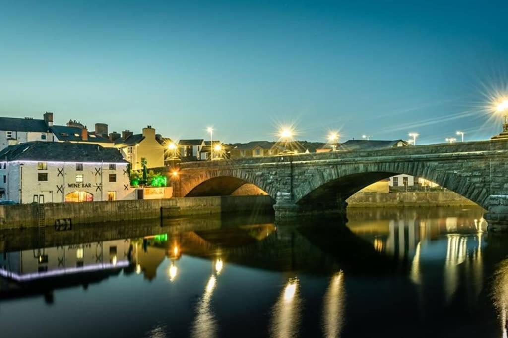 Bridge View Victorian Townhouse Central Aberystwyth Sleeps 6 Villa Exterior foto